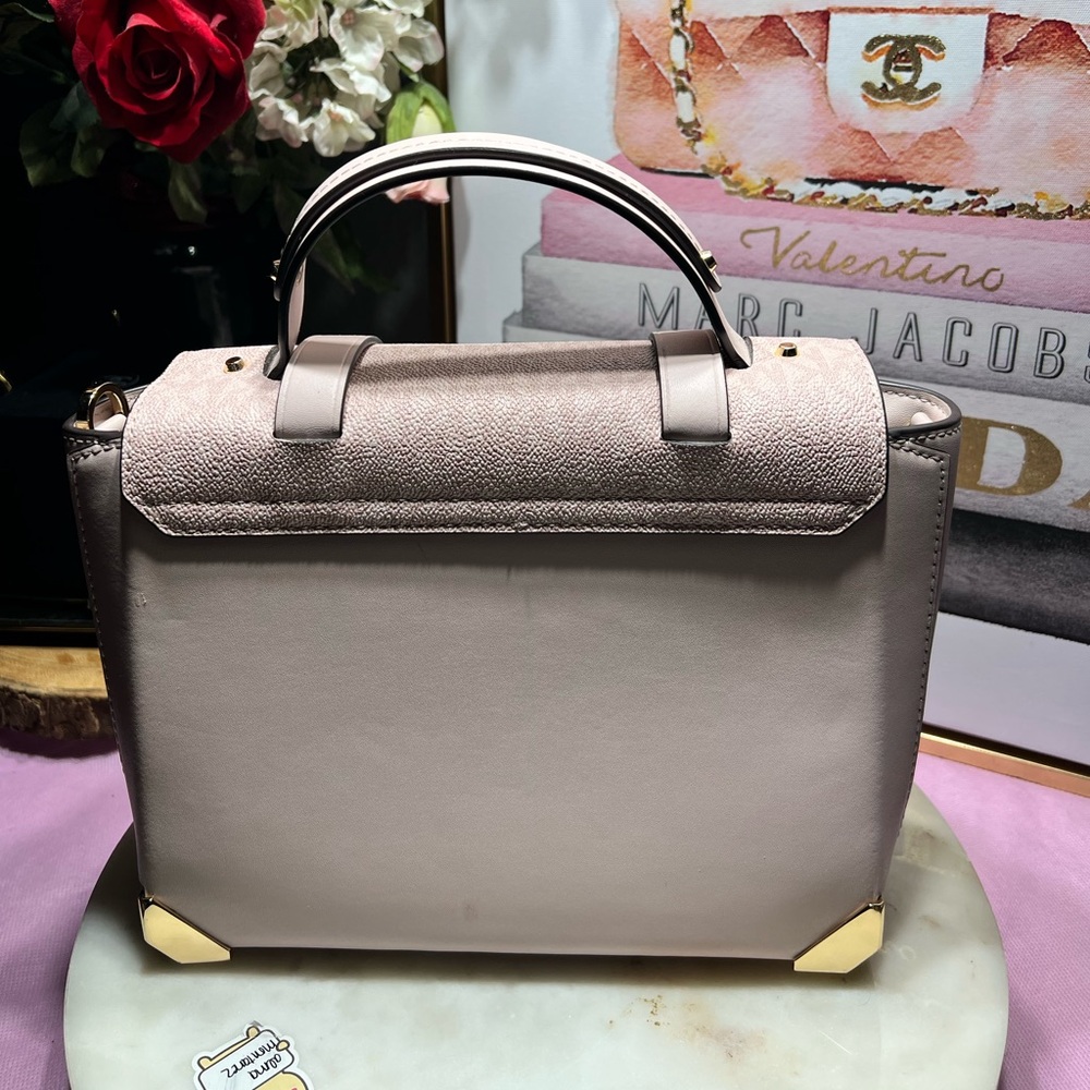 Michael Kors Manhattan Medium Leather and Logo  crossbody Powder Blush - Picture 10 of 16